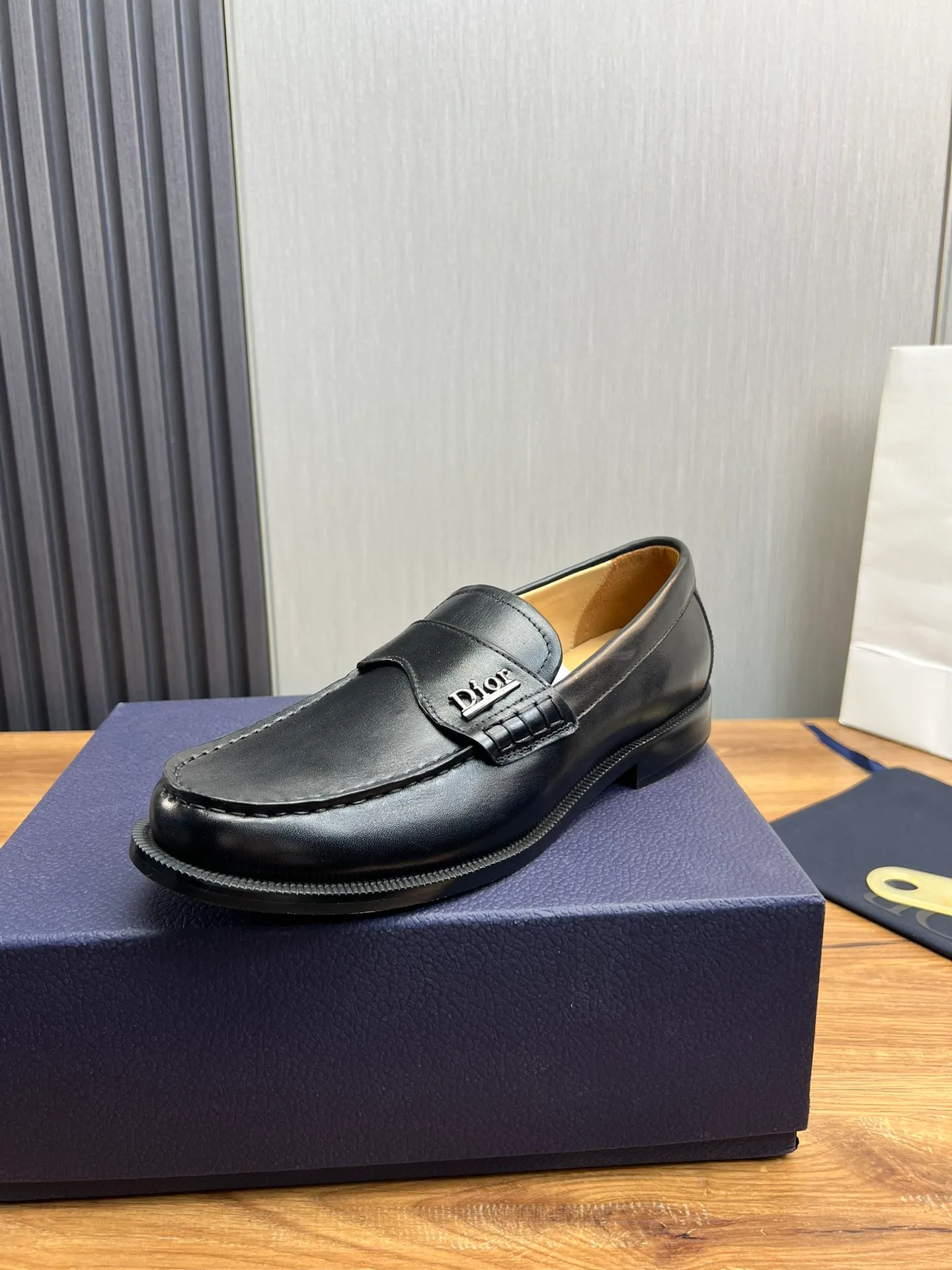 Men's men's shoes💰560💰 Dior. Men's business casual leather shoes👞all use imported original brand leather materials, just to create a more comfortable wearing experience. Upper: original cowhide, open edge beaded cowhide➕imported sheepskin lining, original non-slip and wear-resistant rubber outsole✔️36-45 (38.45 non-refundable)